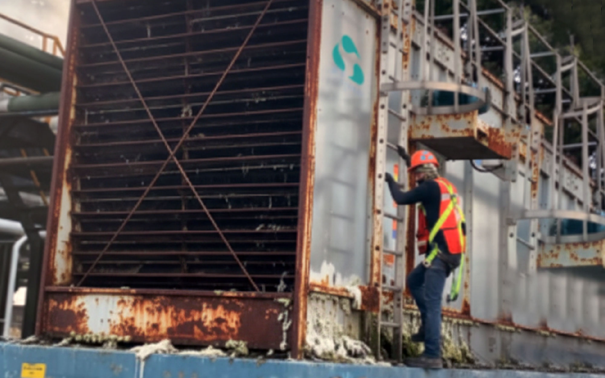 TRATAMIENTO QUÍMICO DEL AGUA: LA CLAVE PARA EL CONTROL DE CORROSIÓN E INCRUSTACIÓN